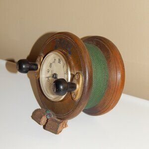 Vintage Fisherman Collectible Weetz Fishing Reel Table Desk Clock Decor Works